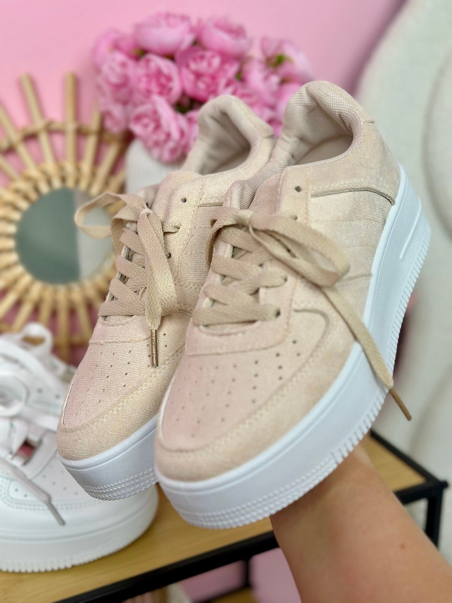 Damen Sneaker Plateau Sohle Wildleder Look Beige Alltagsdesign