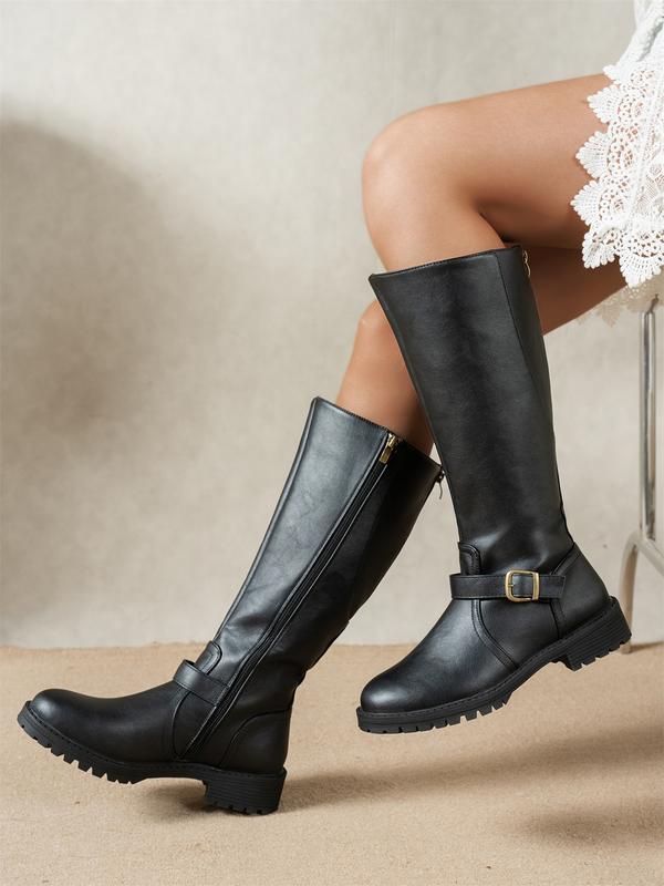 Detailansicht der kniehohen Damenstiefel mit Blockabsatz