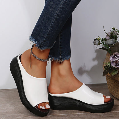 Women's summer wedge sandals to slip on with toe strap and cushioned insole