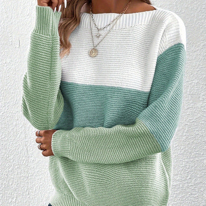 Damen-Strickpullover kombiniert mit einer passenden Hose