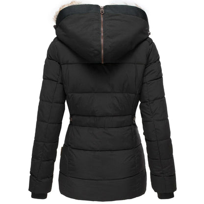 Schwarze Damen-Winterjacke mit Kapuze und Kunstfellbesatz, gesteppte Optik, Reißverschluss hinten, warm gefüttert, ideal für kalte Temperaturen.