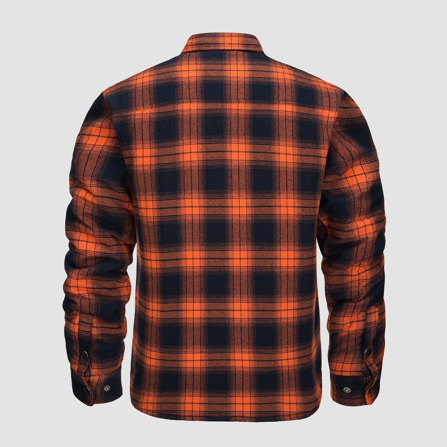 Orange-schwarzes kariertes Flanellhemd, Rückansicht. Langarm, klassisches Design, ideal für Herbstmode. Herrenbekleidung, lässiger Stil.