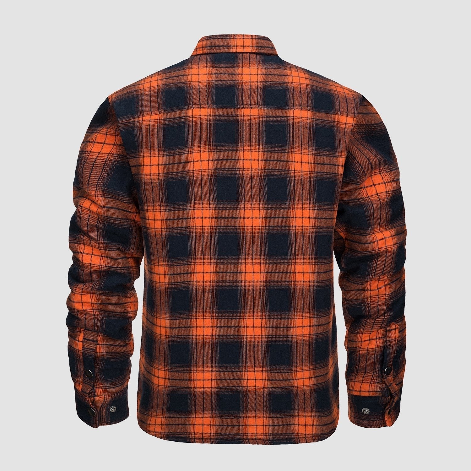 Orange-schwarzes kariertes Flanellhemd, Rückansicht. Langarm, klassisches Design, ideal für Herbstmode. Herrenbekleidung, lässiger Stil.