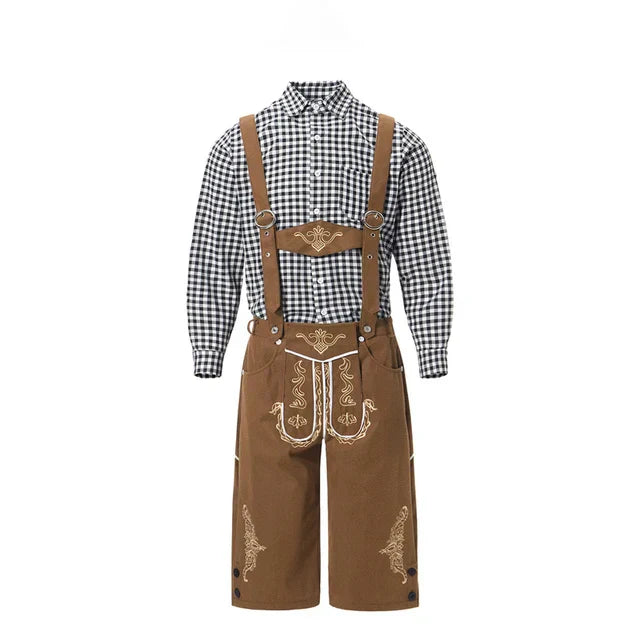 Braune Lederhose mit Hosenträgern und traditionellem Stickmuster, kombiniert mit kariertem Hemd. Traditionelle bayerische Tracht für Oktoberfest.