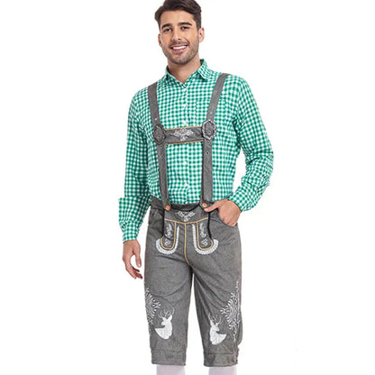 Mann in traditioneller bayerischer Tracht mit grün-kariertem Hemd und grauer Lederhose mit Hosenträgern, ideal für Oktoberfest und Volksfeste.