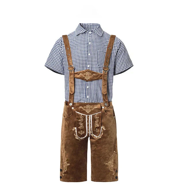Braune Lederhose mit Hosenträgern und blau-weiß kariertem Hemd, traditionelles bayerisches Trachtenoutfit, Oktoberfest Mode, Herrenbekleidung.