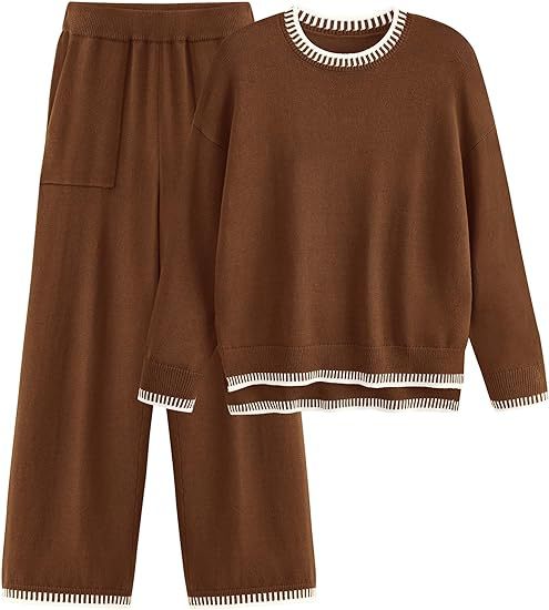 Braunes Damen-Strickset mit Pullover und Hose, gestreifte Bündchen, gemütliches Lounge-Outfit, modisch und bequem, ideal für Herbst und Winter.