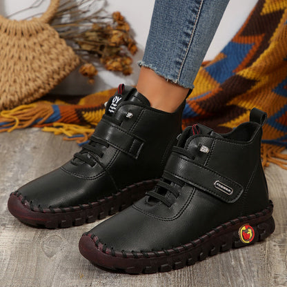 Damen Ankle Boots in einer schrägen Ansicht mit sichtbarer Schuhform