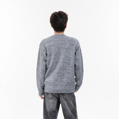 Ärmel und Bündchen des Herrenpullovers im Detail