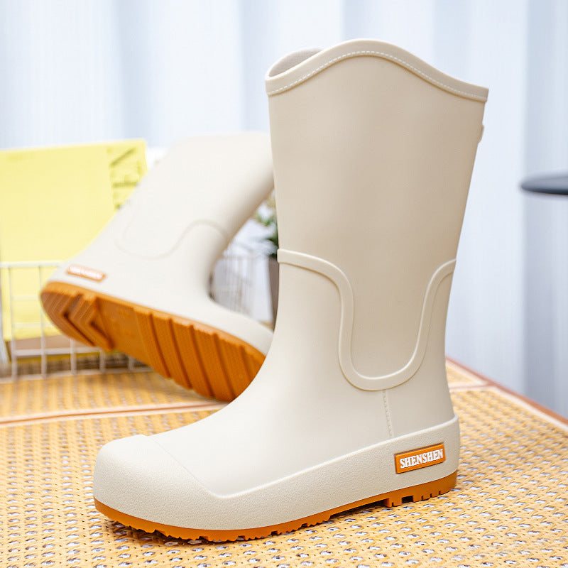 Damen-Gummistiefel in mittelhoher Ausführung mit griffiger Profilsohle