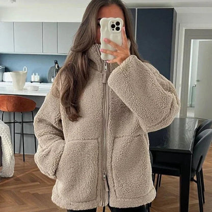 Damen Winterjacke mit Kapuze, Reißverschluss und Fronttaschen