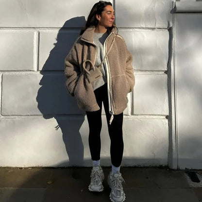 Damen Winterjacke mit Kapuze, Reißverschluss und Fronttaschen