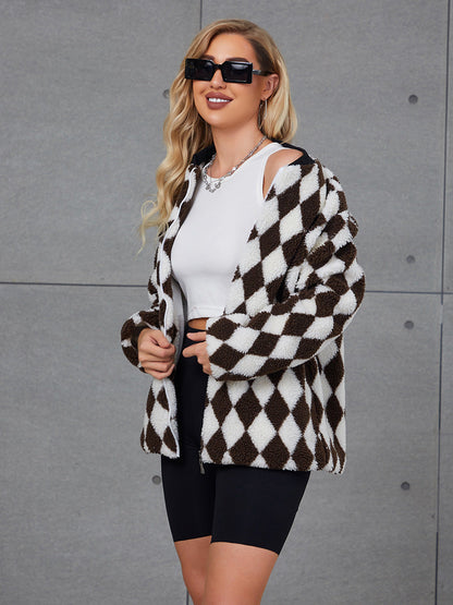 Flauschige Damenjacke mit Steppung und auffälligem Karomuster