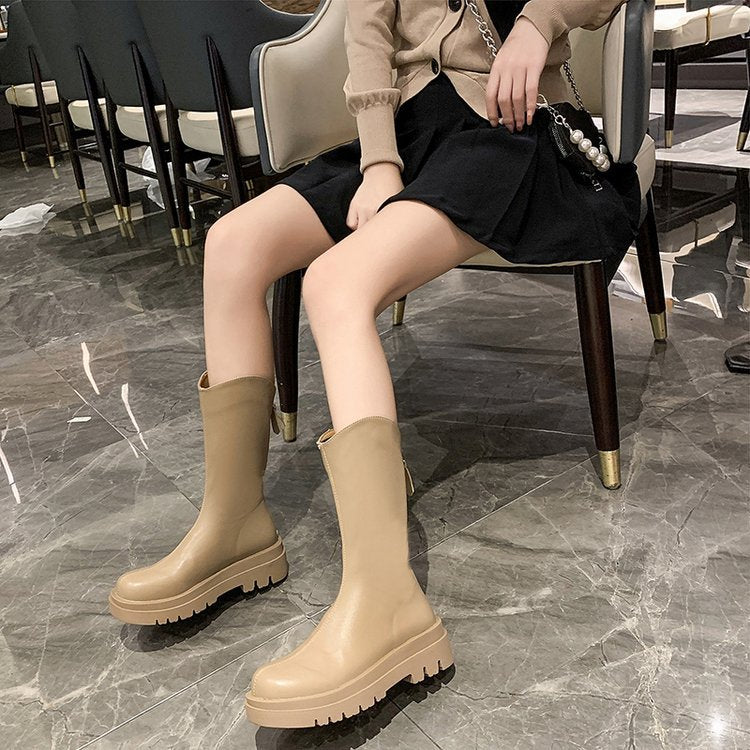 Profilsohle der Damen-Gummistiefel für sicheren Halt auf nassem Untergrund