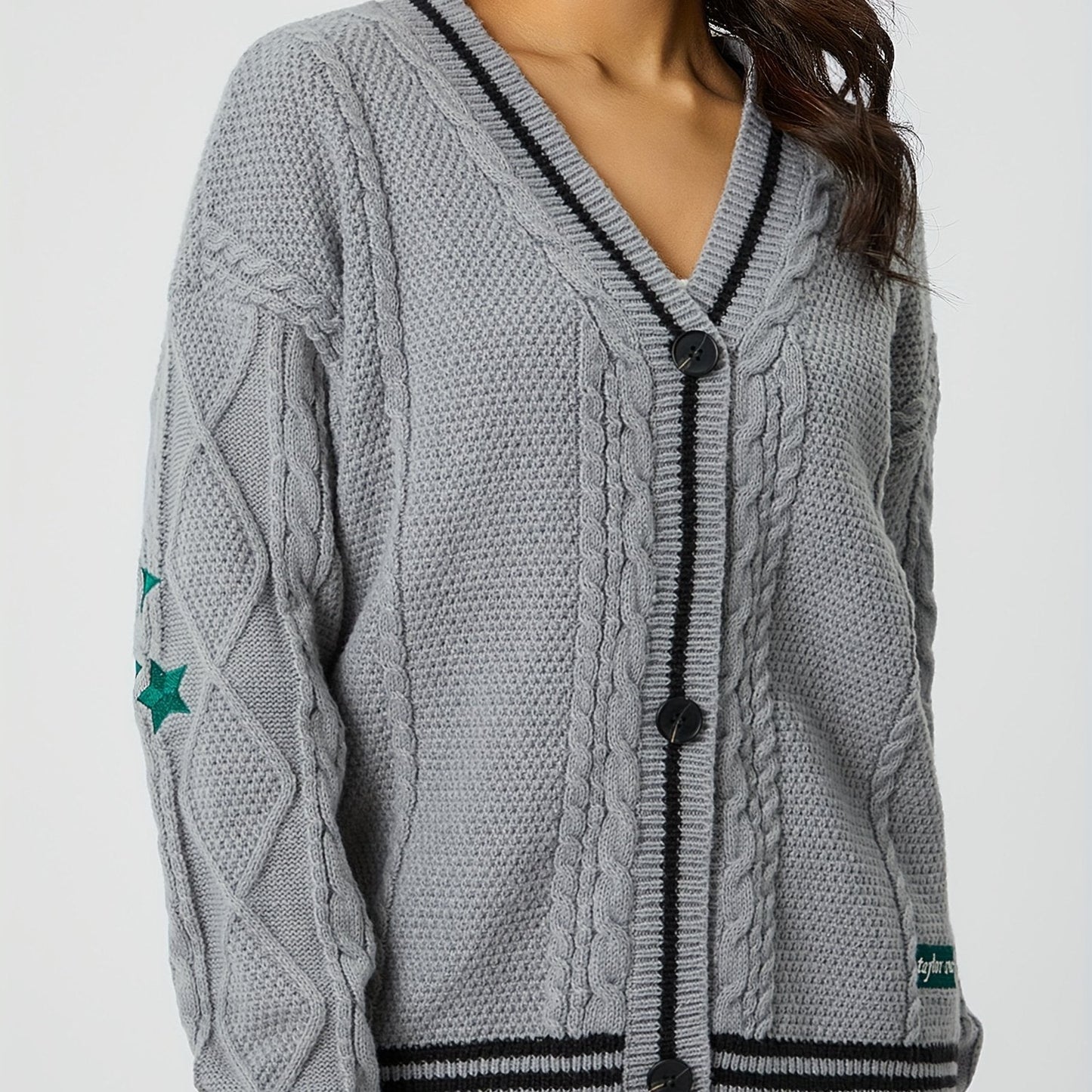 Damen-Strickjacke mit markantem Zopfstrickmuster