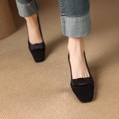 Women's low block heel shoes with bow