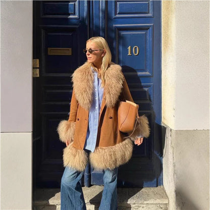 Damen-Teddyjacke mit Taillengürtel und voluminösem Kragen von vorne