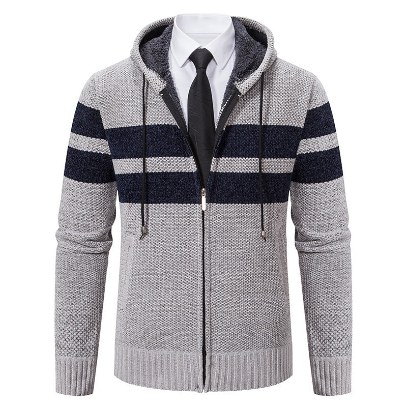 Herren-Strickjacke mit Kapuze und kuscheligem Teddyfutter in der Gesamtansicht