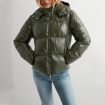 Damen-Winterdaunenjacke mit Kapuze in der Vorderansicht