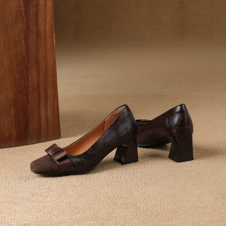 Women's low block heel shoes with bow