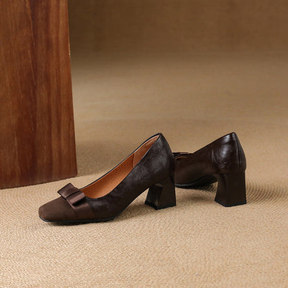 Women's low block heel shoes with bow