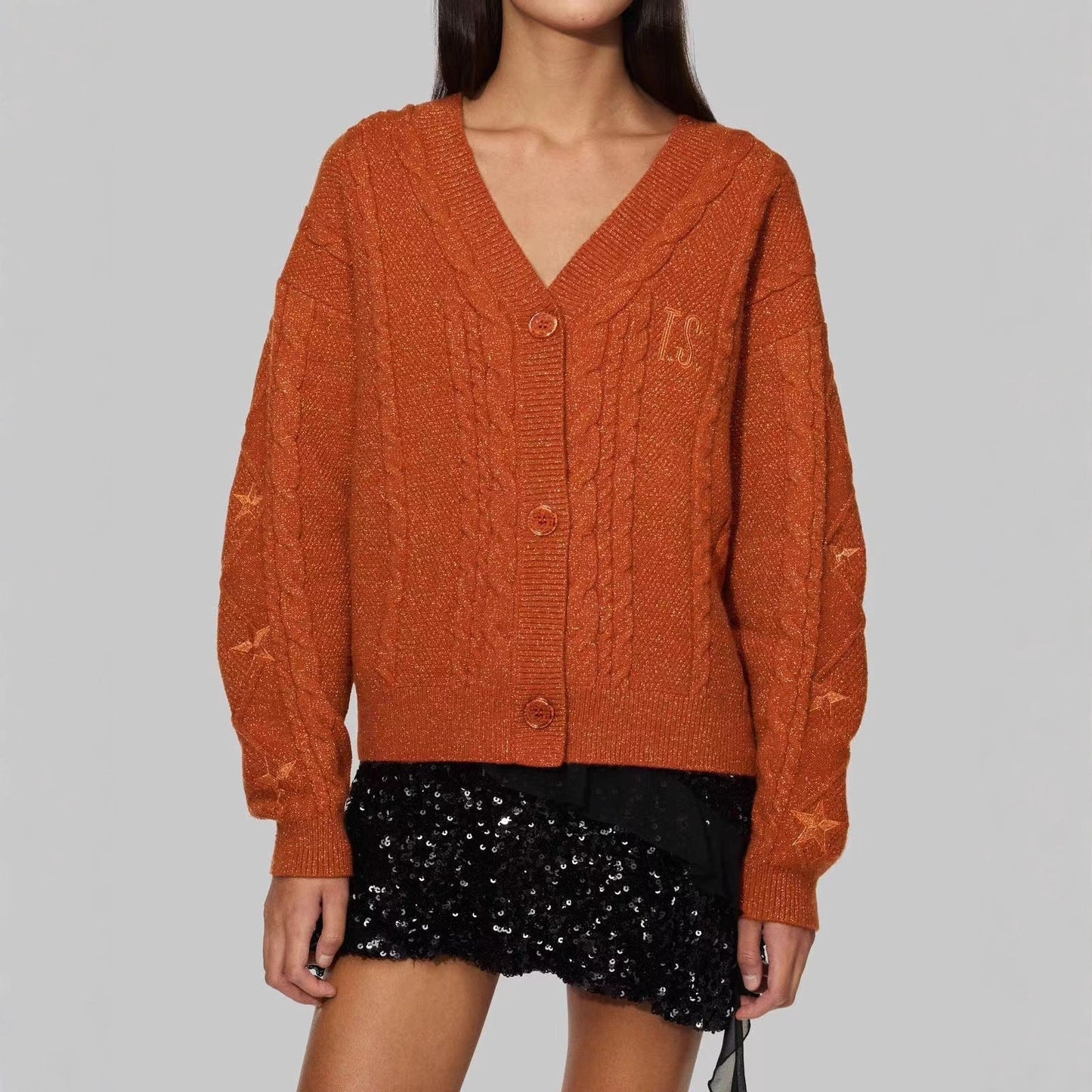 Damen-Cardigan mit markantem Zopfmuster und V-Ausschnitt