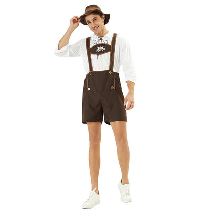 Detailansicht des bestickten Brustlatzes der Herren-Trachtenhose