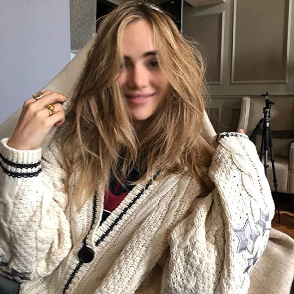 Damen-Cardigan mit dekorativem Zopfmuster auf der Vorderseite