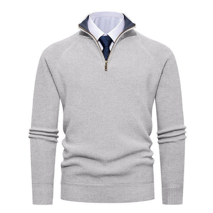 Vorderansicht des Herren-Strickpullovers mit Halbzip