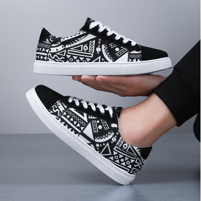 Schwarz-weiße Sneaker mit geometrischem Muster, moderne Freizeitschuhe, stilvolles Design, bequeme Turnschuhe für Herren und Damen.