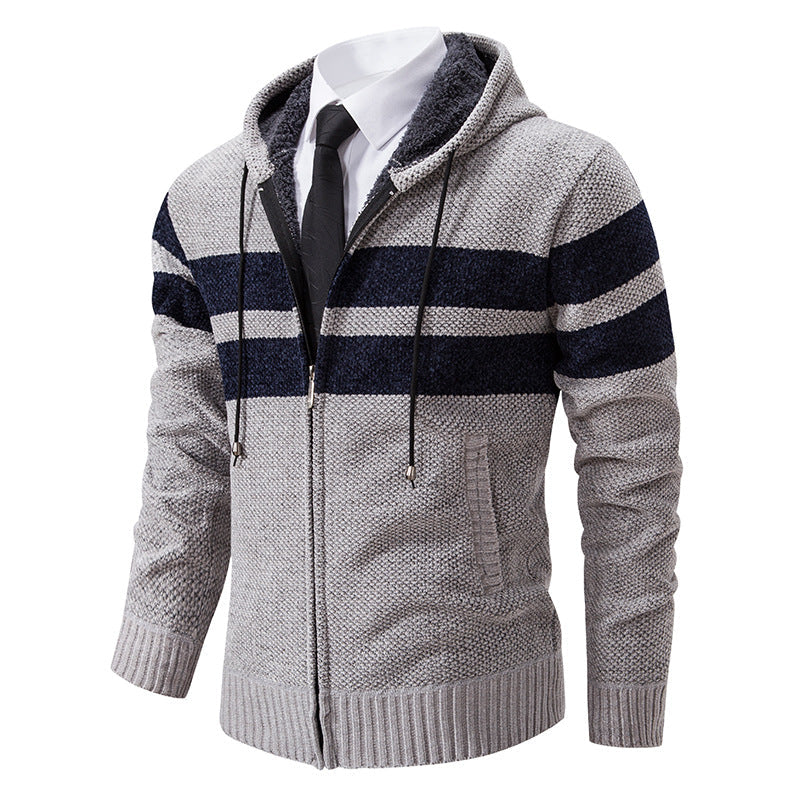 Seitliche Ansicht der Herren-Kapuzenjacke mit Teddyfutter