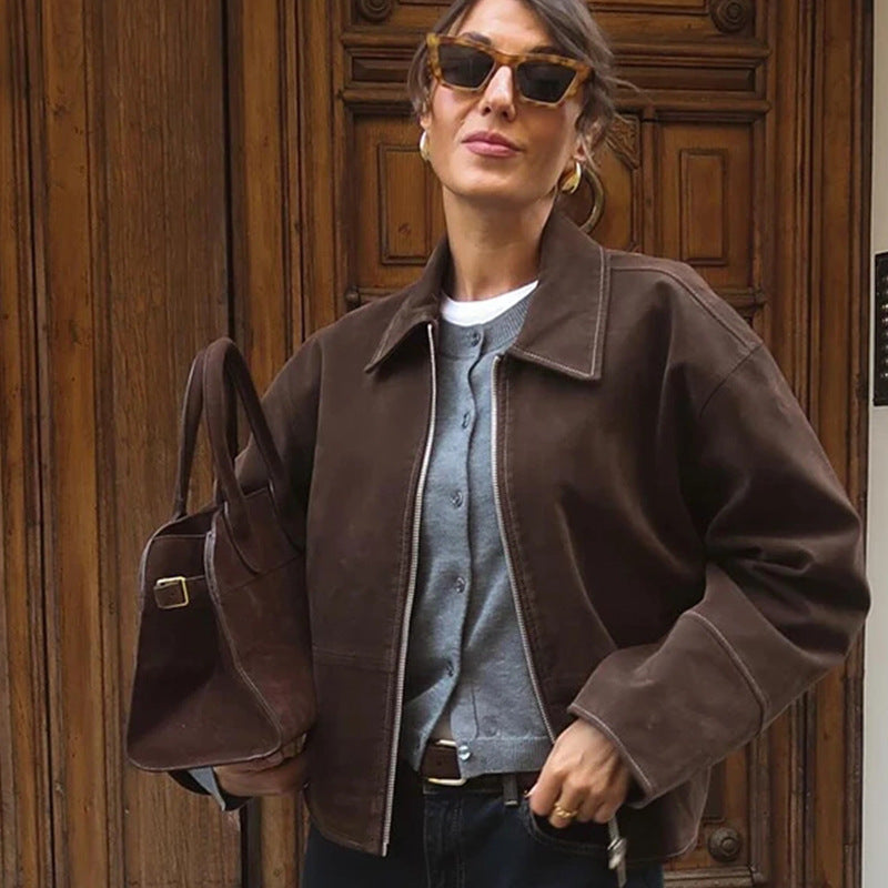 Damen-Wildlederjacke mit klassischem Schnitt in der Vorderansicht