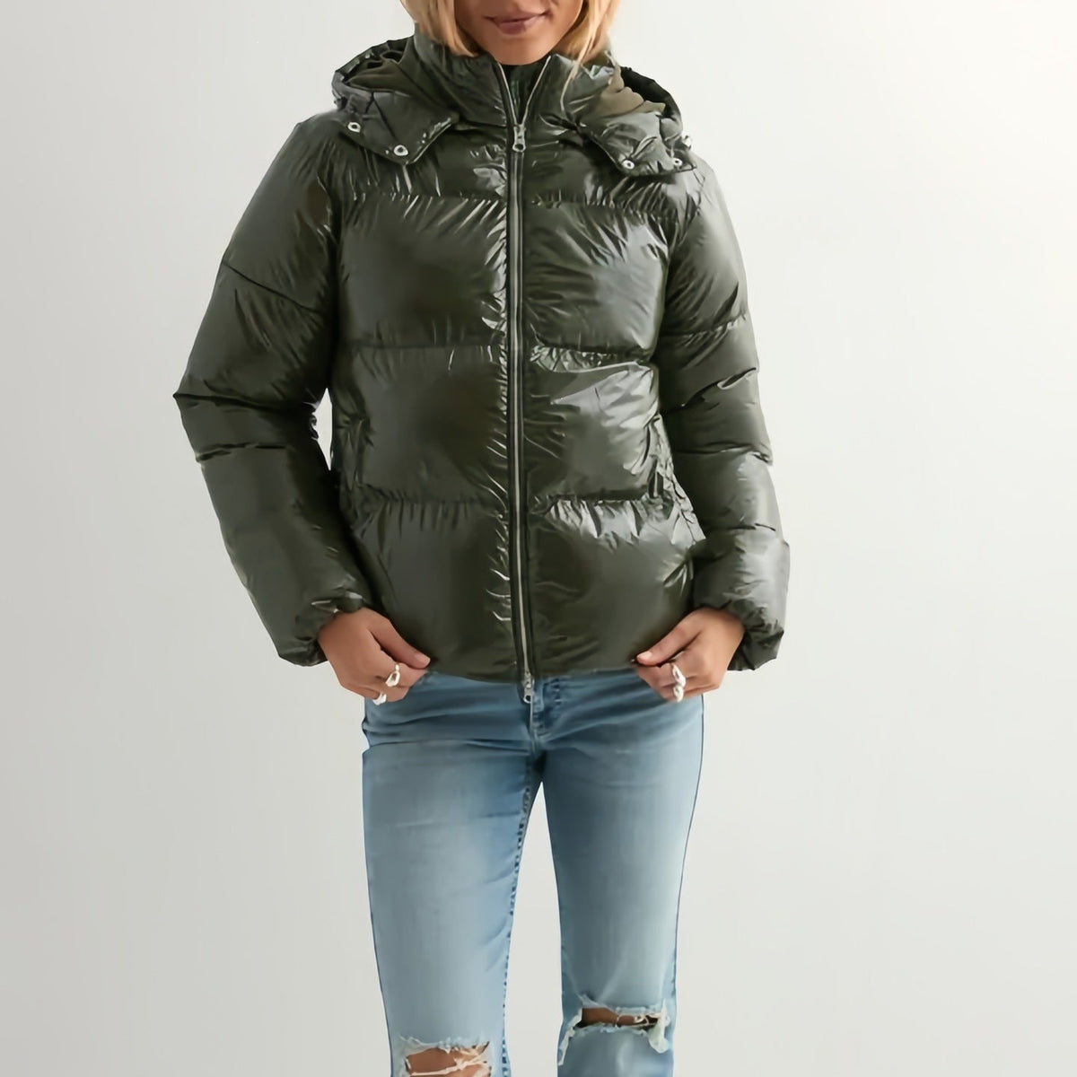 Warme Winterdaunenjacke für Damen mit praktischer Kapuze