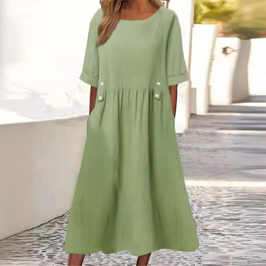 Grünes Sommerkleid mit kurzen Ärmeln und Taschen, lässiger Stil, ideal für Damenmode, perfekt für warme Tage und Freizeitaktivitäten.