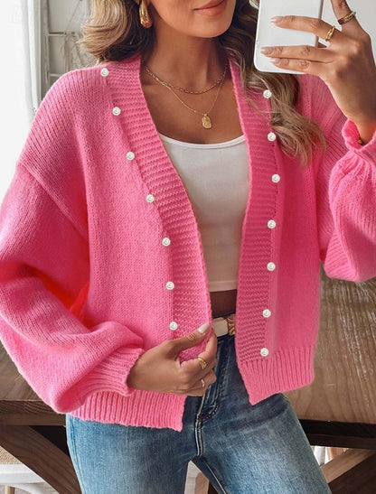 Detailansicht des Strickmusters und der Ballonärmel am Cardigan