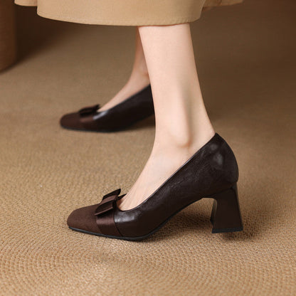 Women's low block heel shoes with bow