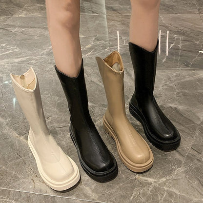 Hoher Schaft der Damen-Gummistiefel für zusätzlichen Schutz bei Regen