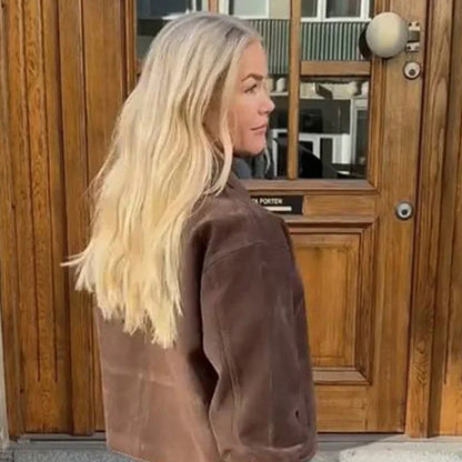 Klassische Wildlederjacke für Damen in der Detailansicht