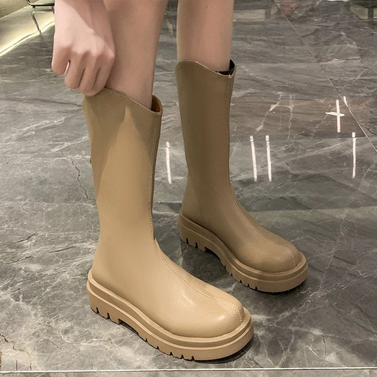 Damen-Gummistiefel mit hohem Schaft und rutschfester Sohle in Seitenansicht