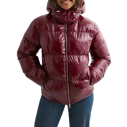 Rückansicht der warmen Damen-Daunenjacke für den Winter