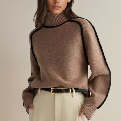 Dame in beigem Rollkragenpullover mit schwarzen Akzenten und beiger Hose. Modetrend, eleganter Herbstlook, stilvolle Damenbekleidung.