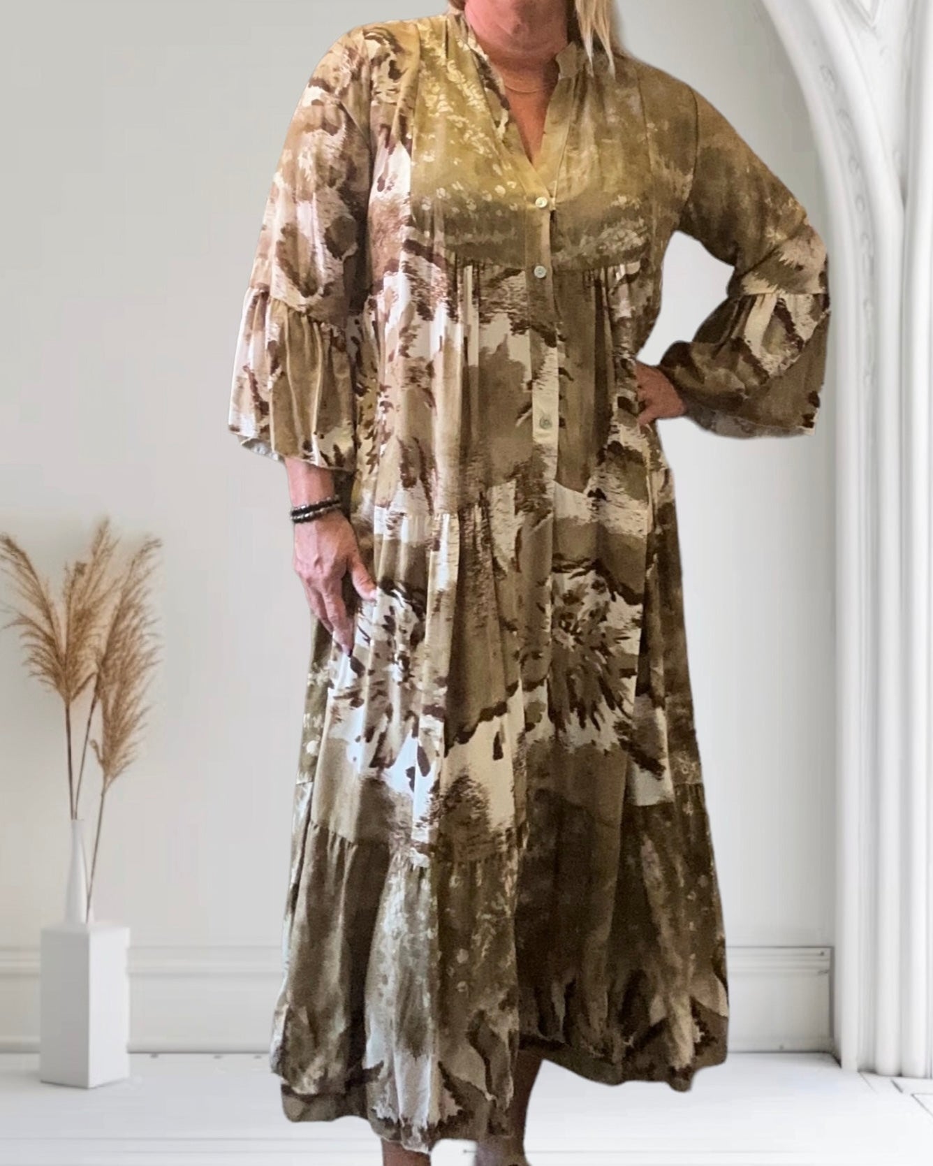 Damen Herbst Maxikleid mit weiter Passform und beige Farbe