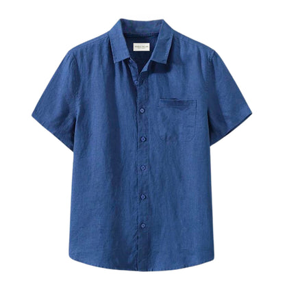 Blaues Herrenhemd aus Leinen, kurzärmelig, mit Knopfleiste und Brusttasche. Perfekt für Sommermode und Freizeitkleidung.