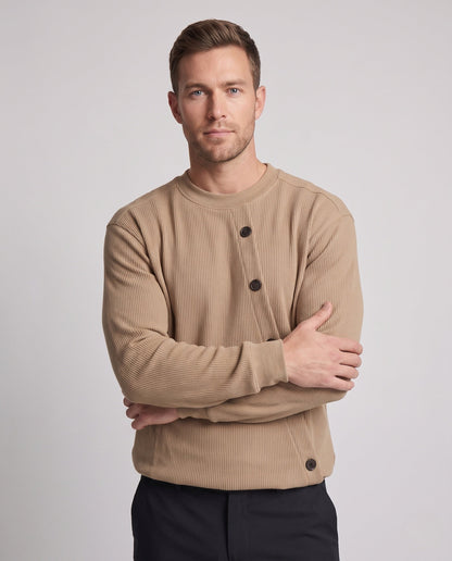 Modische Herrenbluse mit auffälligen Schalärmeln