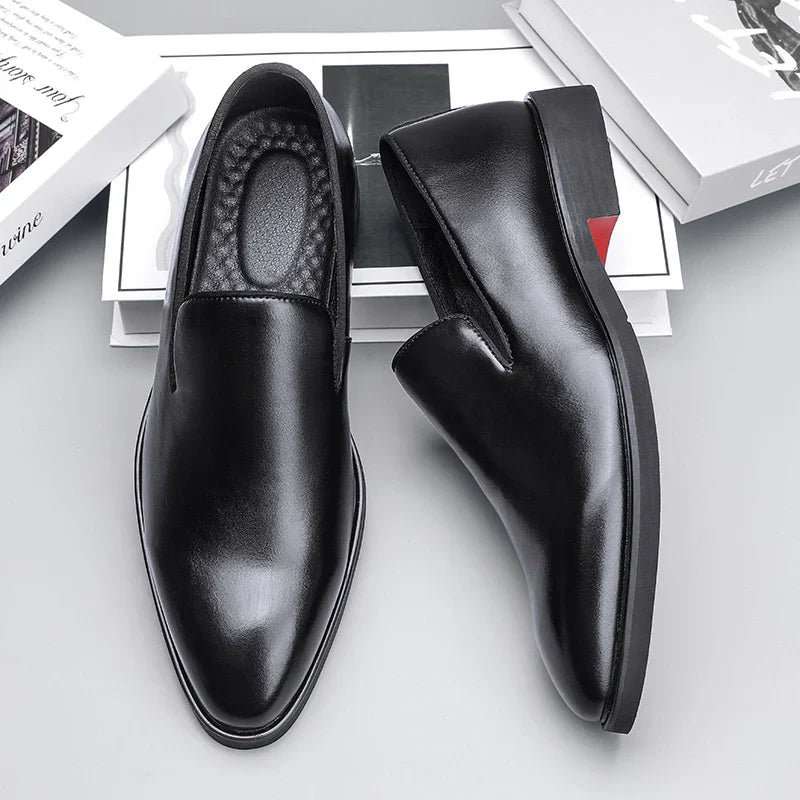Men's faux leather loafers with padded insole and smooth lining