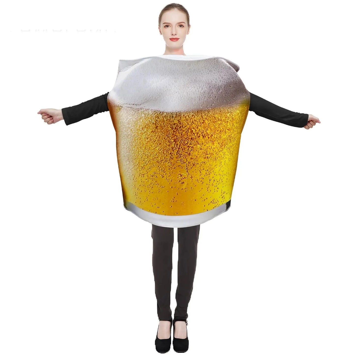 Frau im Bierglas-Kostüm mit Schaumkrone, lustiges Outfit für Karneval oder Oktoberfest, originelle Verkleidungsidee, Partyspaß.