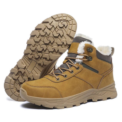 Braune Herren-Wanderschuhe mit rutschfester Sohle und warmem Futter, ideal für Outdoor-Aktivitäten im Winter. Robuste, langlebige Trekkingstiefel.