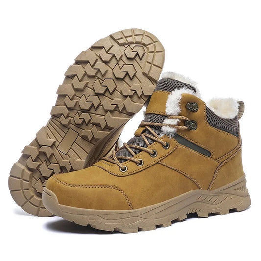 Braune Herren-Wanderschuhe mit rutschfester Sohle und warmem Futter, ideal für Outdoor-Aktivitäten im Winter. Robuste, langlebige Trekkingstiefel.