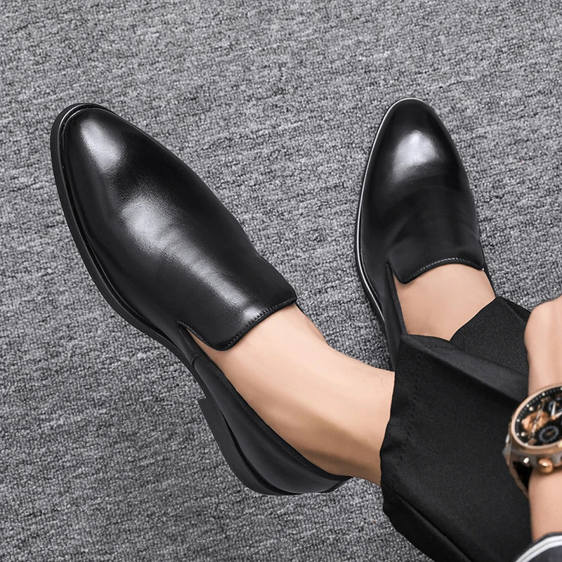Men's faux leather loafers with padded insole and smooth lining