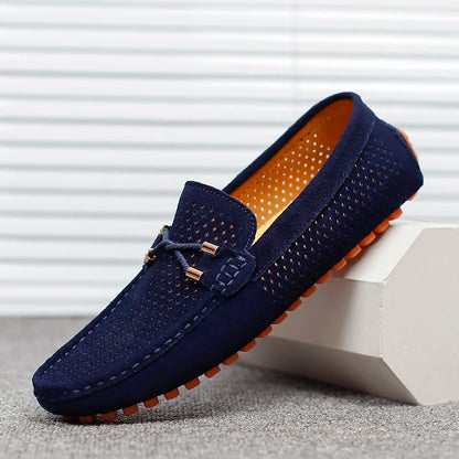 Herren Slipper aus Kunstleder Look – Perforiert, Slip-On mit Gepolsterter Innensohle